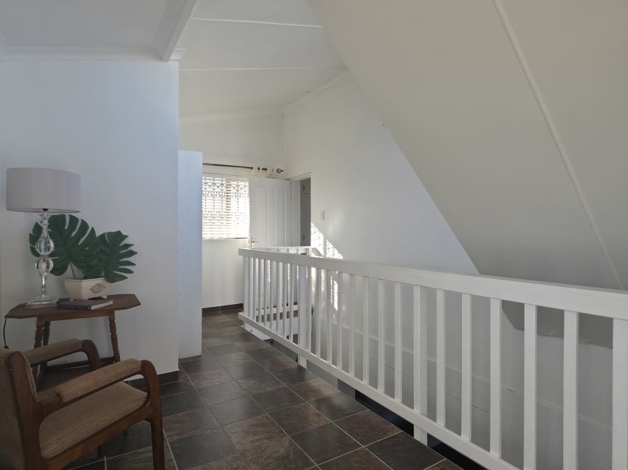 5 Bedroom Property for Sale in Wavecrest Eastern Cape